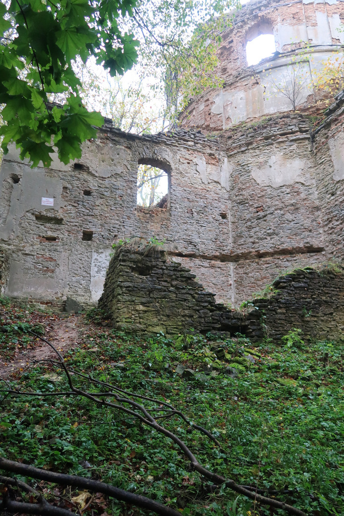 Bełżec – Miejsce Pamięci | widok na cerkiew od dołu.jpg