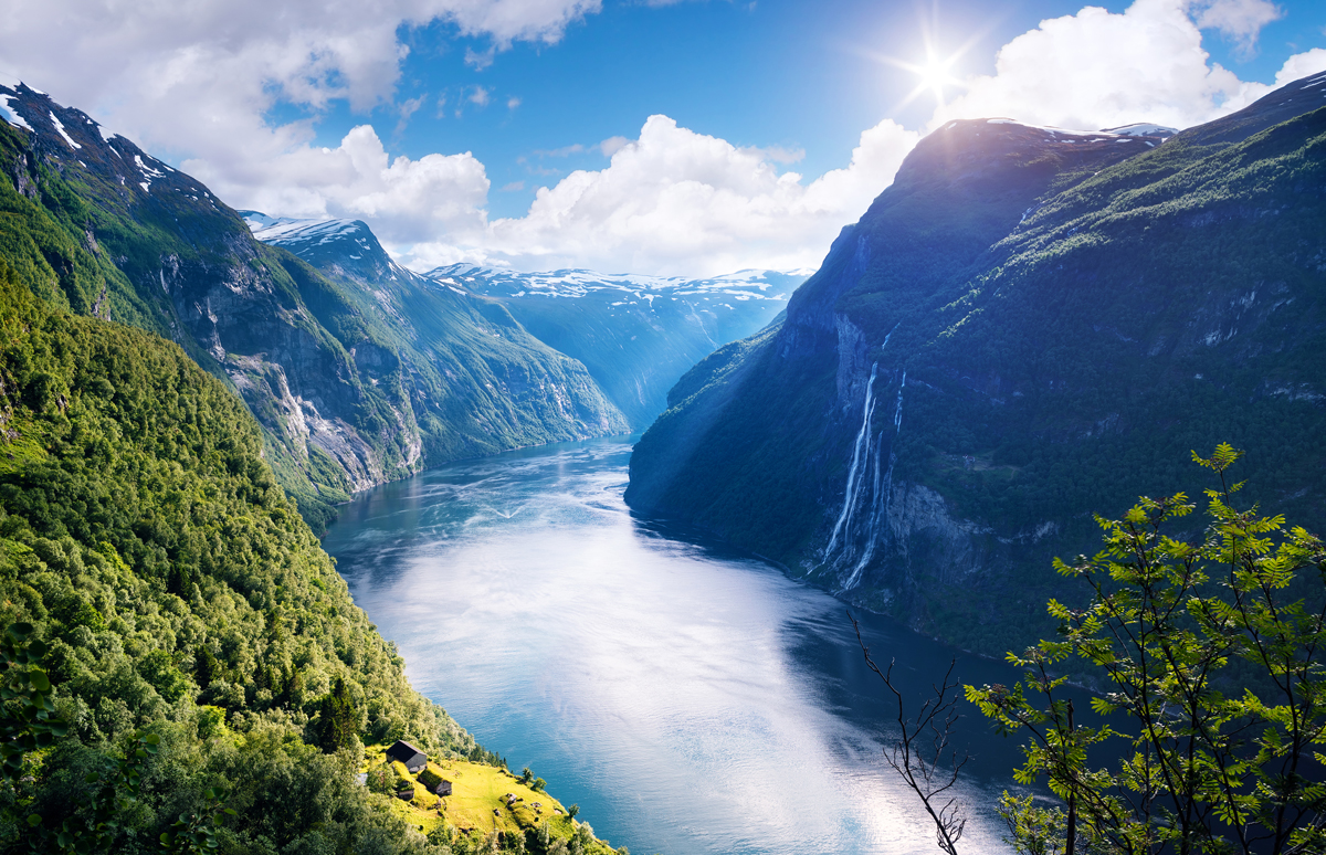 geirangerfjord-fjord-and-the-seven-sisters-waterfa-web.jpg