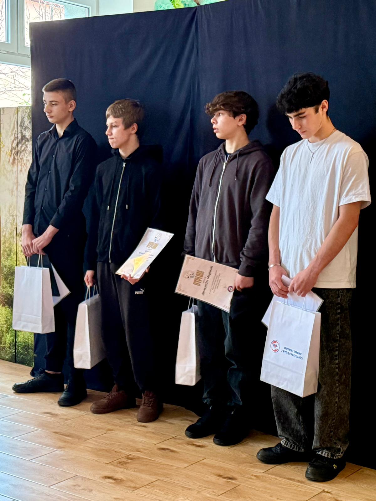 Porozmawiajmy o uzależnieniach | 1000047249.jpg