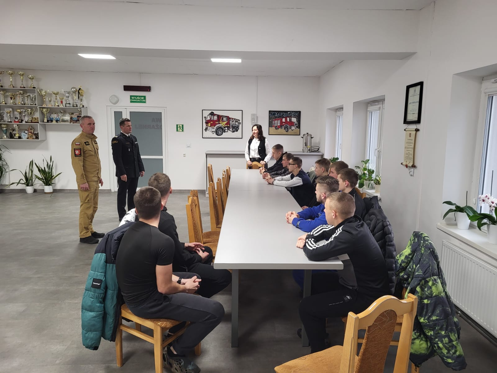 Wychowankowie MOW na warsztatach w Państwowej Straży Pożarnej w Lubaczowie | IMG-20251126-WA0015.jpg