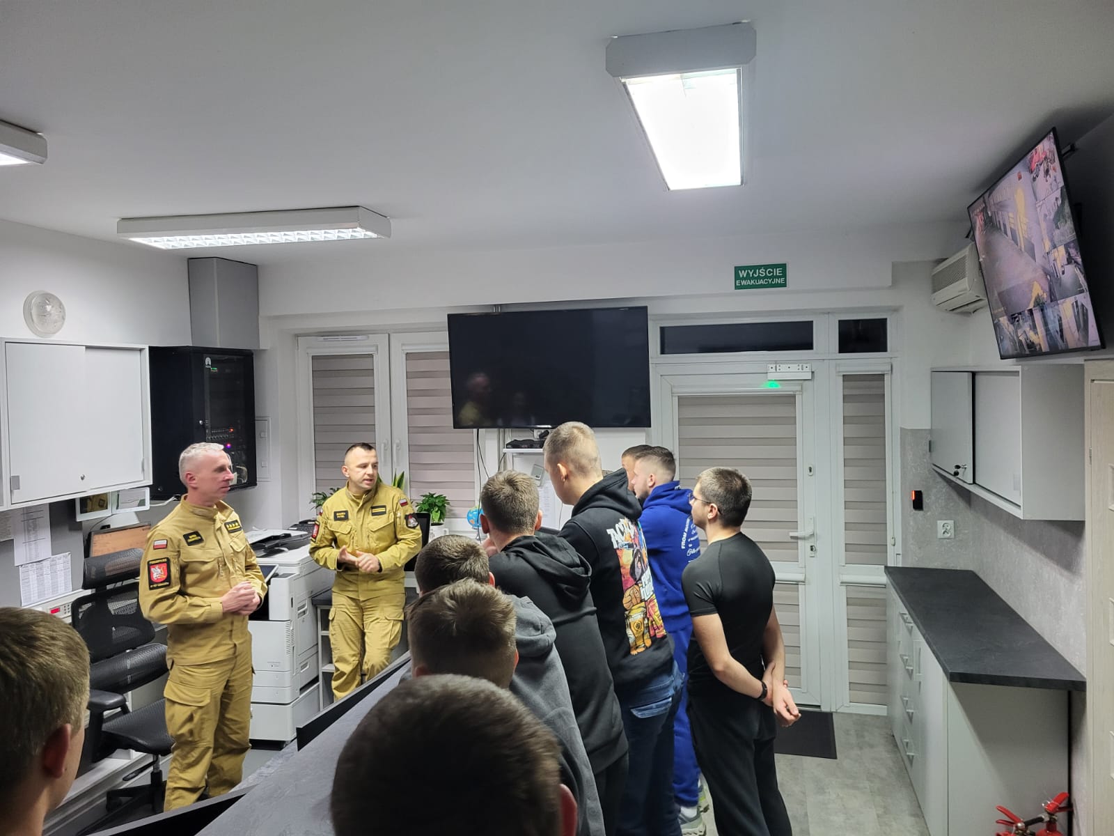 Wychowankowie MOW na warsztatach w Państwowej Straży Pożarnej w Lubaczowie | IMG-20251126-WA0007.jpg