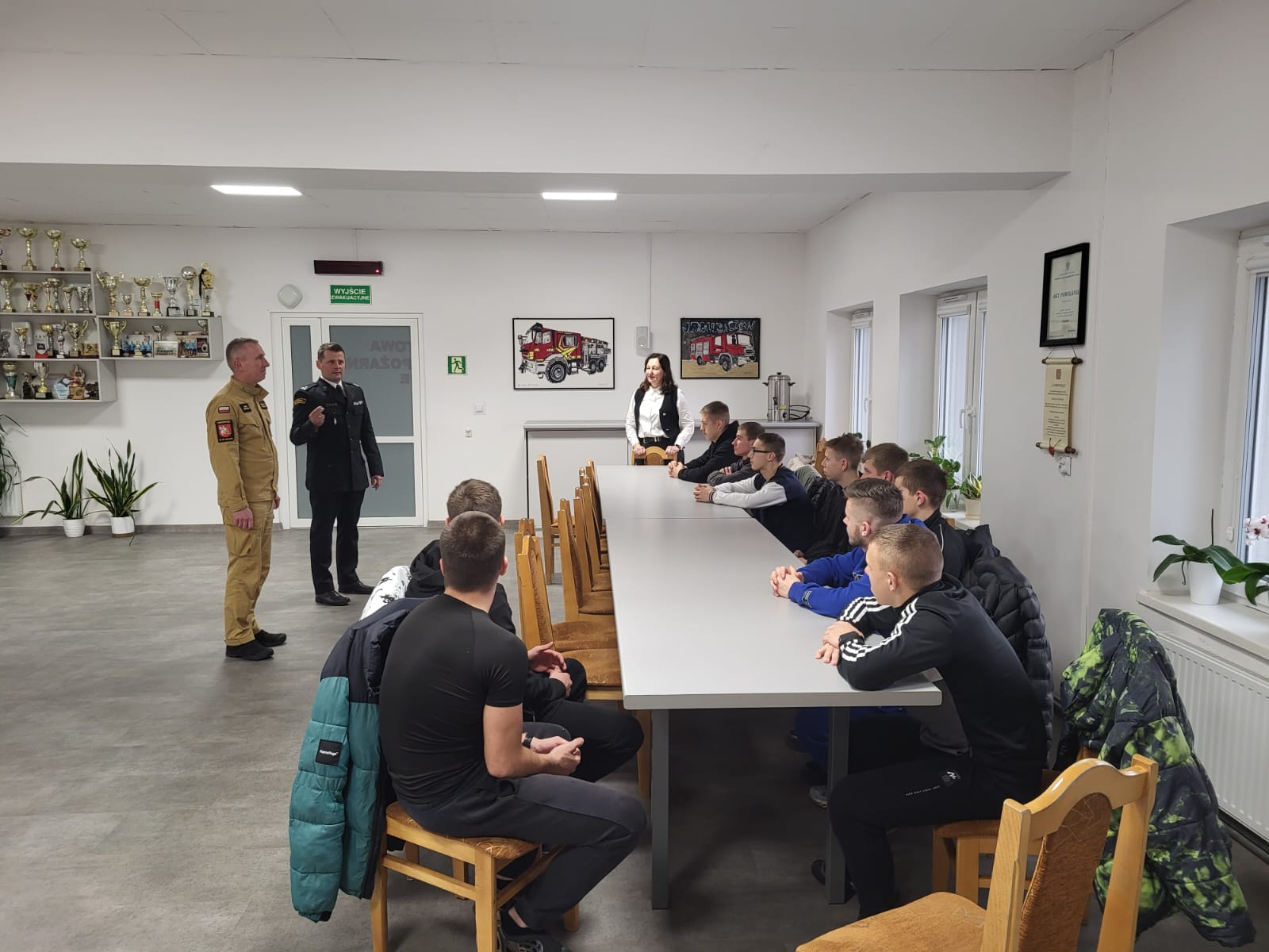 Wychowankowie MOW na warsztatach w Państwowej Straży Pożarnej w Lubaczowie | IMG-20251126-WA0012.jpg