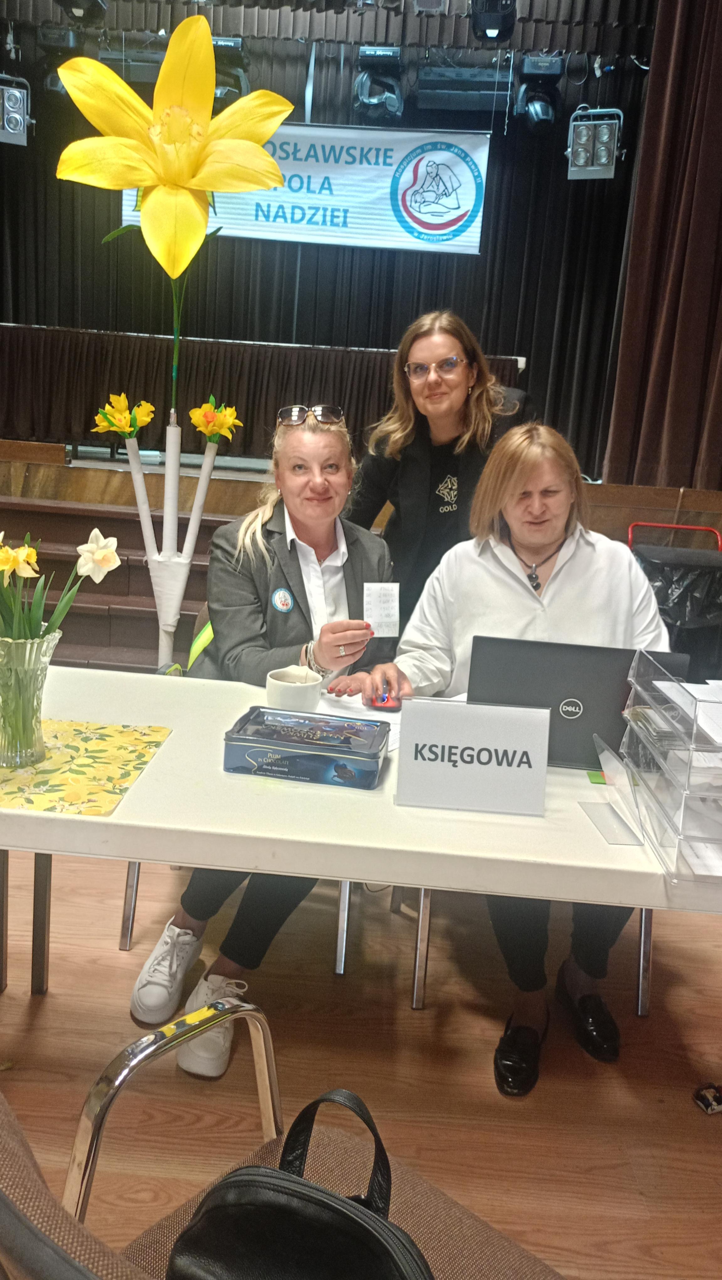 „Pomagamy, bo chcemy " | pro-nPWHWzaJ.jpeg