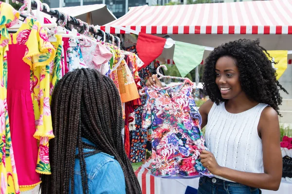 depositphotos_183616698-stock-photo-african-american-woman-presenting-colorful.webp