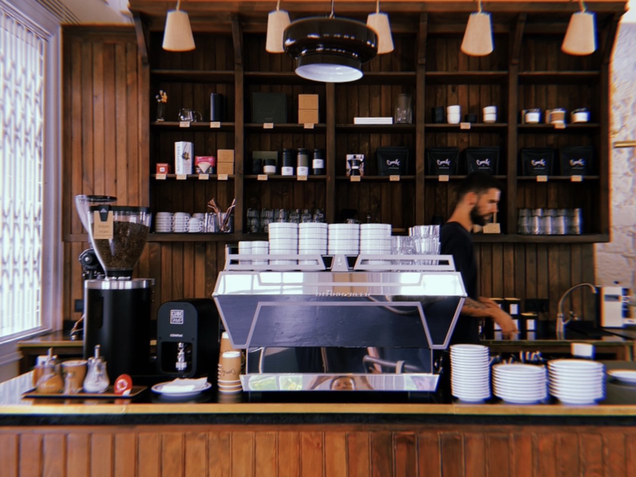 Must-visit coffee places in Porto: iconic spots you can’t miss