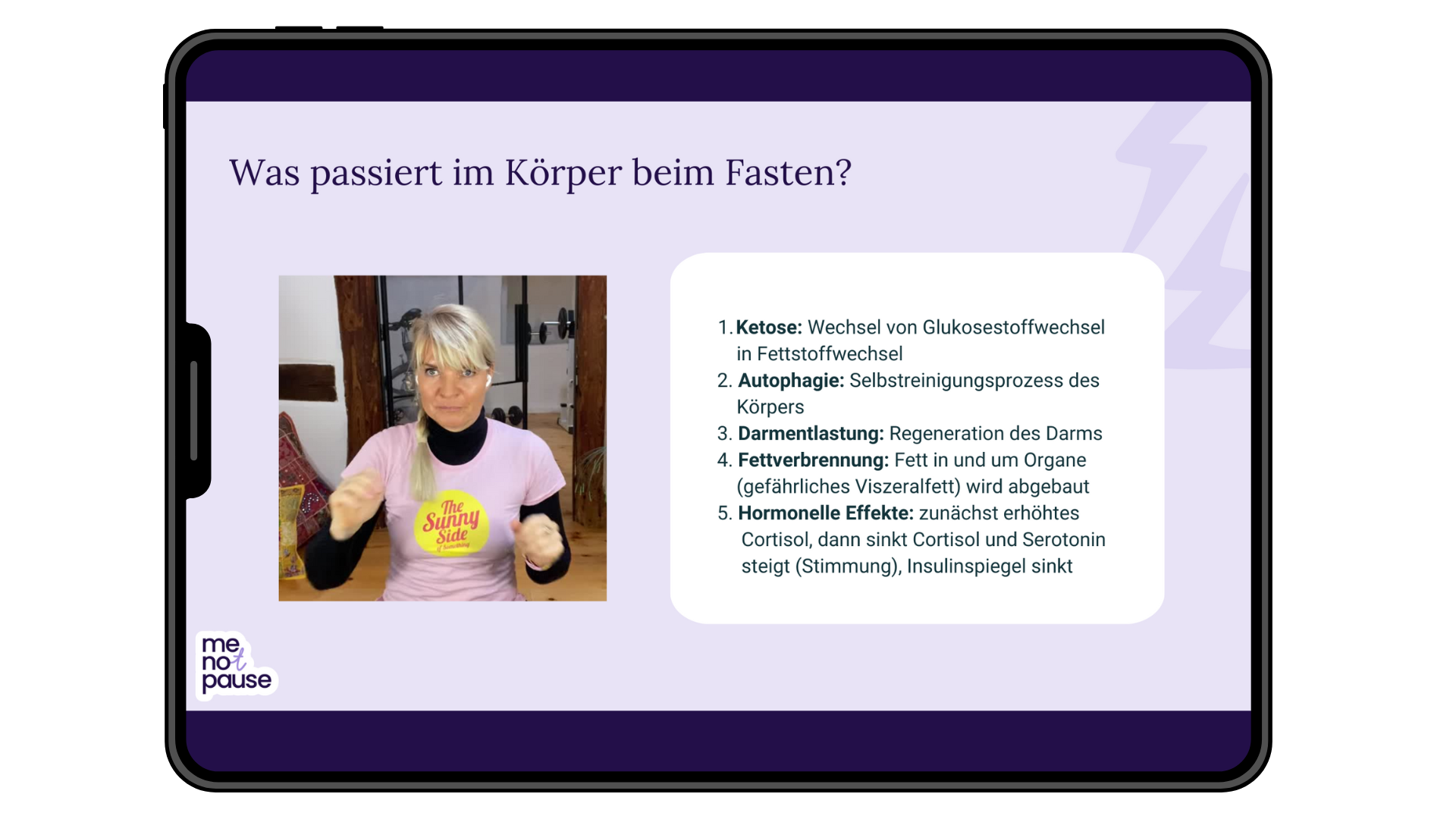 Erlebe die Vorteile des Fastens – Der Kurs für Einsteigerinnen, die sich bisher allein nicht an dieses kraftvolle Tool gewagt haben!  Wünschst du dir eine wohltuende Pause für deinen Körper, speziell für deinen Darm? Möchtest du hartnäckige Bauchfettpölsterchen loswerden oder nachhaltig etwas für deine Gesundheit und mentale Stärke tun? Unser Kompaktkurs rund um das Thema Fasten gibt dir das Wissen und die Werkzeuge an die Hand, um sicher und motiviert durchzustarten. Fastenleiterin Carina Teutenberg erklärt unter anderem, was beim Fasten im Körper passiert.