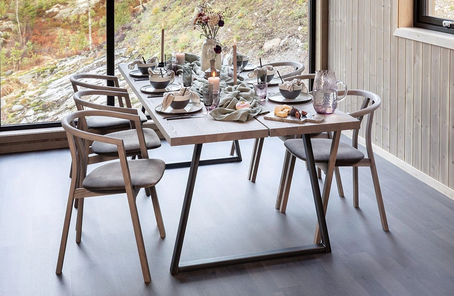 Woodstory spisebord med Metro spisestol