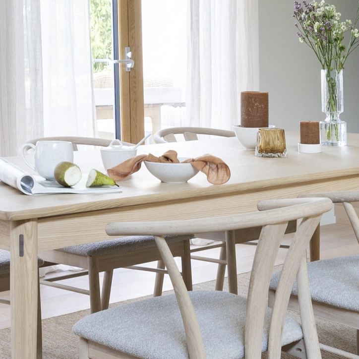 Detaljer Jive spisestol og Hide spisebord