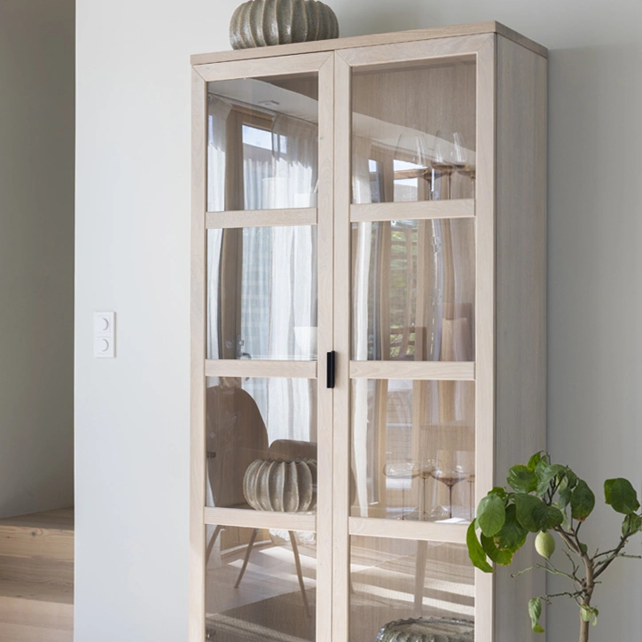 Everett vitrineskap i heltre eik