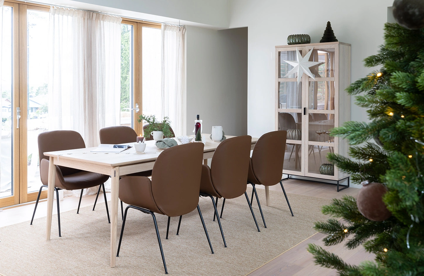 Breddebilde - hide spisebord og bay spisestol