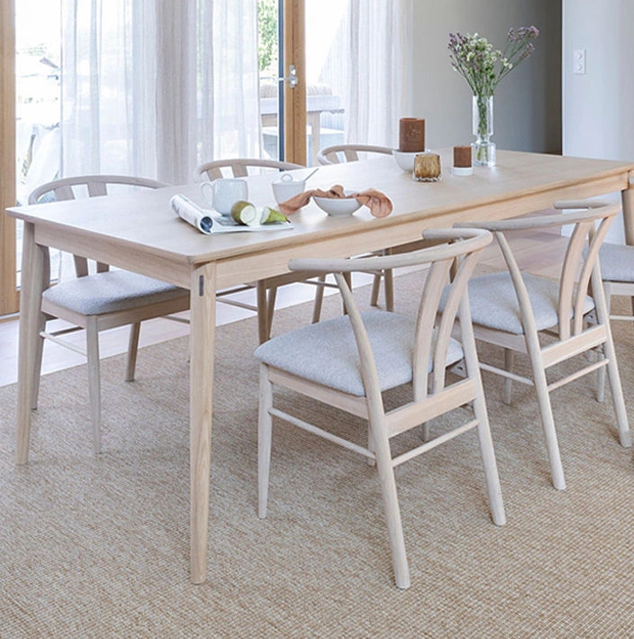 Hide spisebord med teppe