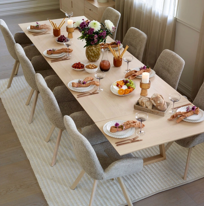 Tanum spisebord med plass til 8-10