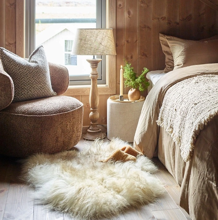 Mia stol og saueskinn