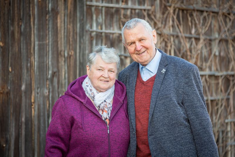 Titelbild: Josef und Betty Weidner als Austragsehepaar beim Erntedankzug in Kastl