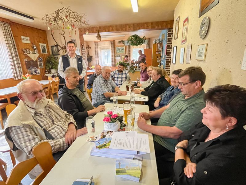 Titelbild: Ortsversammlung in Hessenreuth