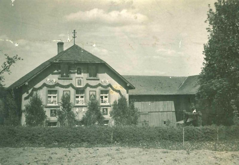 Titelbild: Zwischen Himmel, Feld und Kirche