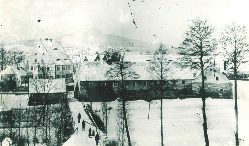 Im Schatten des Schlosses