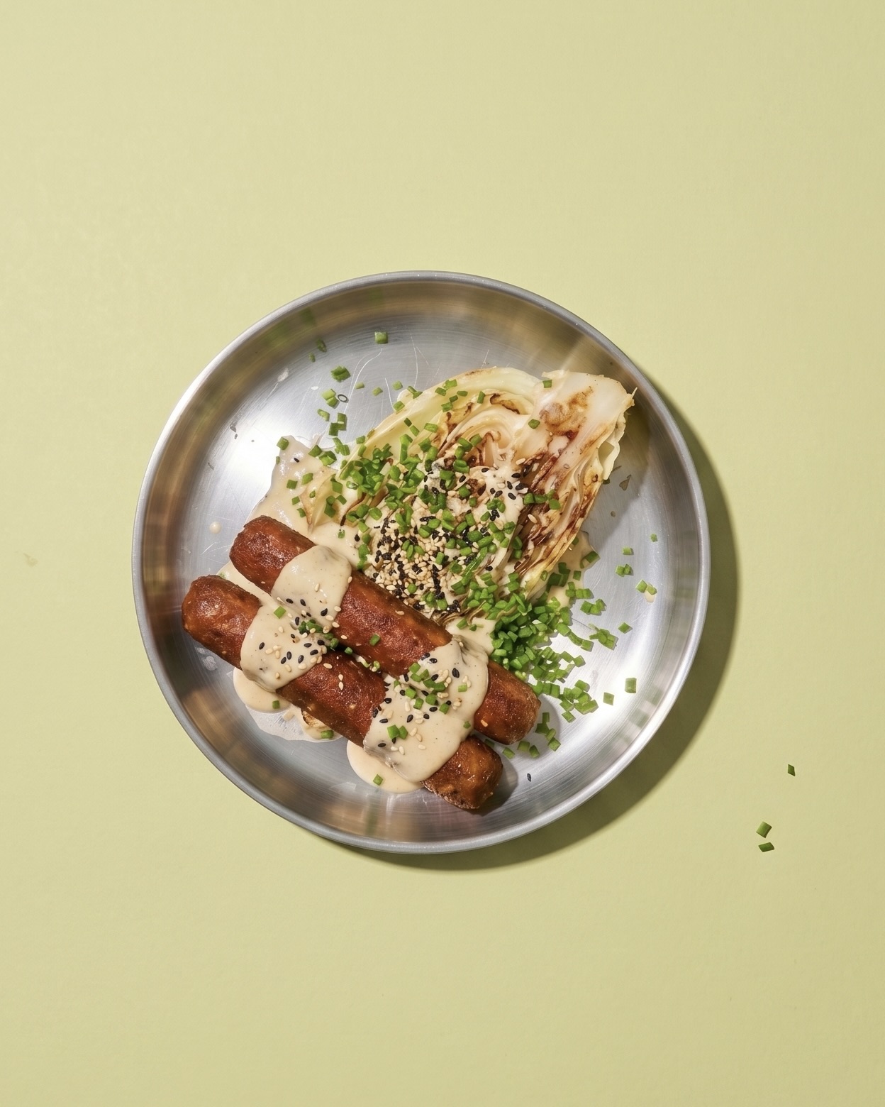 SEITAN-BRATWURST-MIT-MISO-SPITZKOHL.jpeg