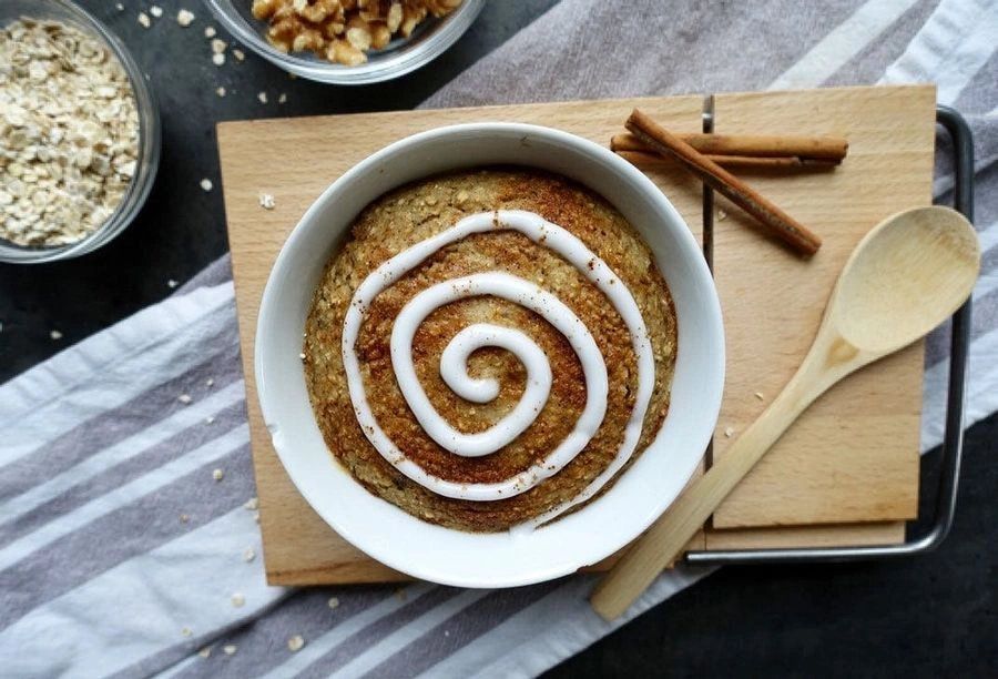 Aveia assada com rolo de canela