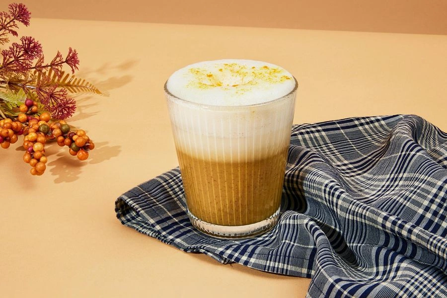 Pumpkin Spice Latte mit Pumpkin-Spice-Mandelmus