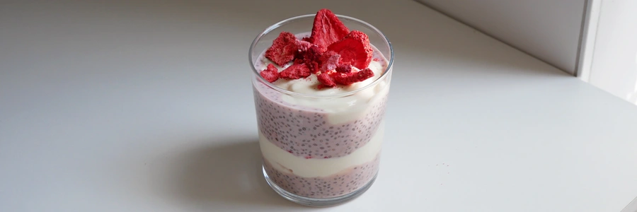 Erdbeermilch-Chia-Pudding (vegan & glutenfrei)