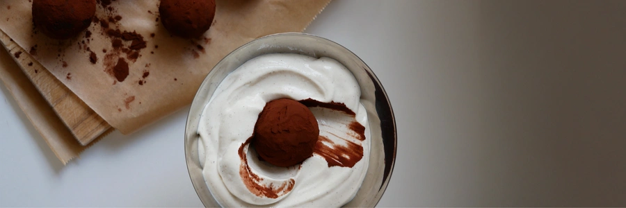 Vegane Tiramisu-Dattel-Energyballs