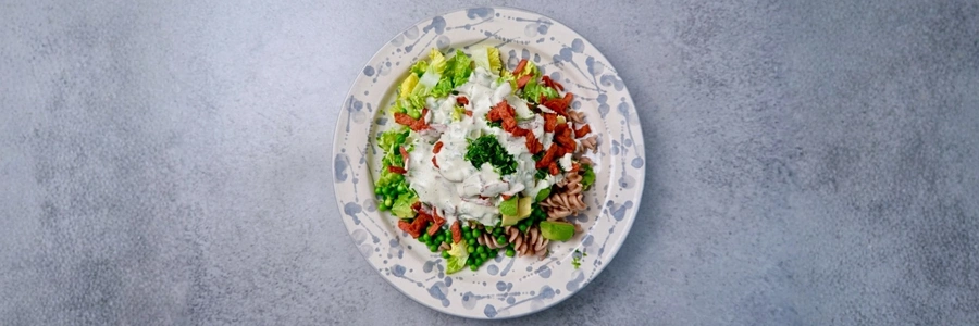 Veganer Bacon-Nudelsalat
