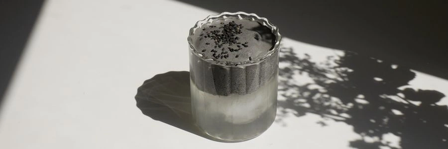 Black Sesame Coconut Cloud (vegan & glutenfrei)