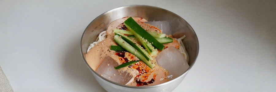 Tomaten-Chili-Tofu Cold Noodles