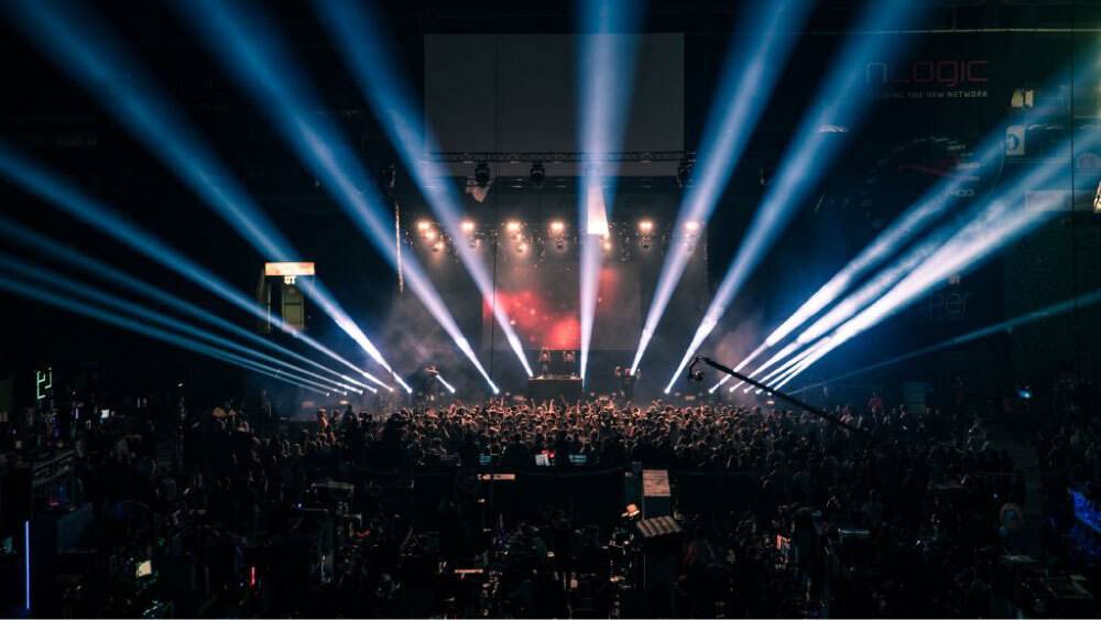 The Gathering-scenen og publikum sett ovenfra