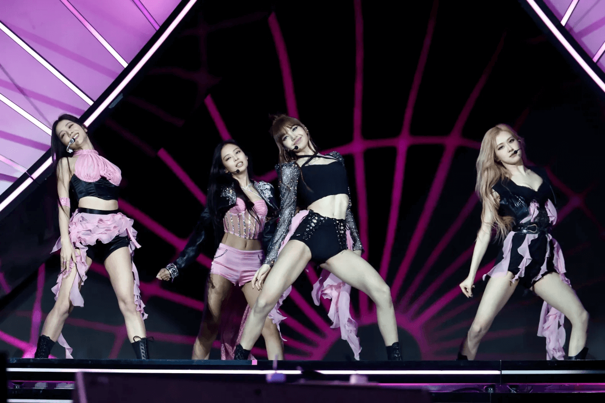 BLACKPINK på scenen under Coachella