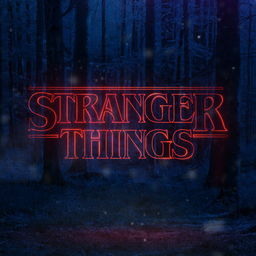 Stranger Things logo på dyster bakgrunn