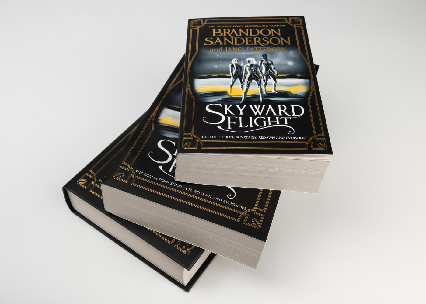Skyward Flight av Brandon Sanderson og Janci Patterson i tre forskjellige format