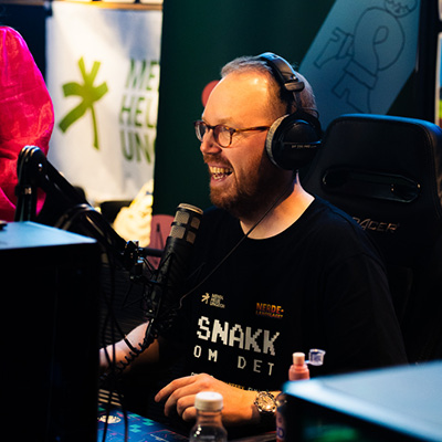 Nerdelandslaget strømmer med et smil