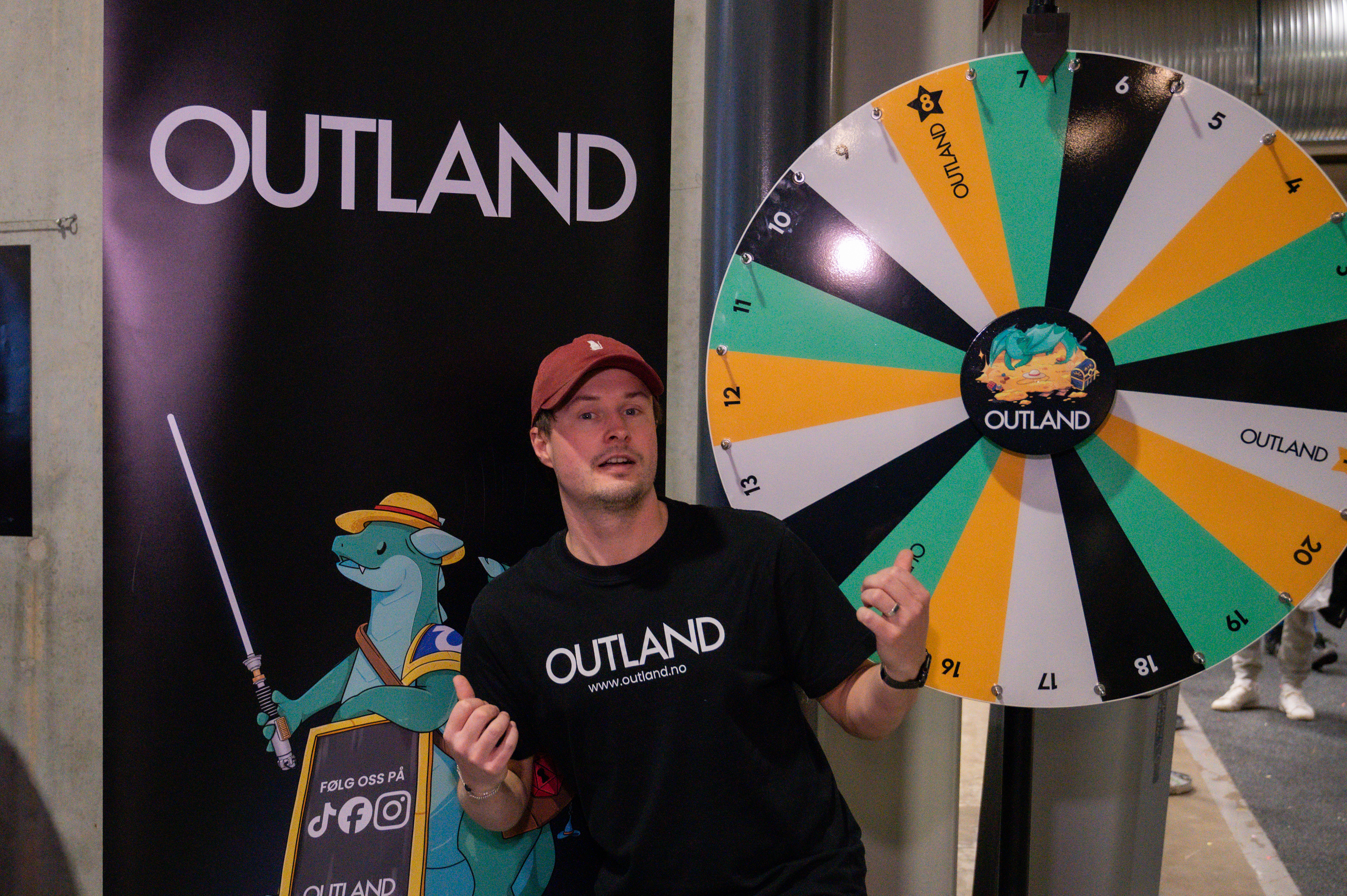 Outlands eventansvarlig med Outlands lykkehjul