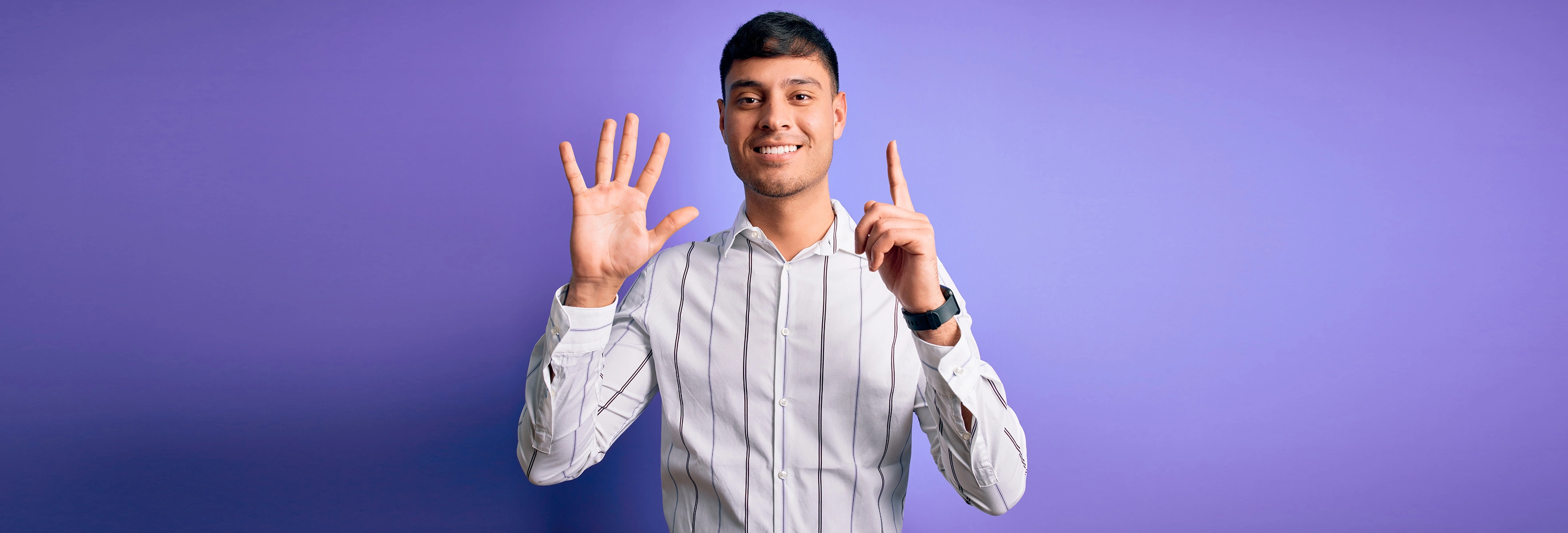 man holding up 6 fingers 