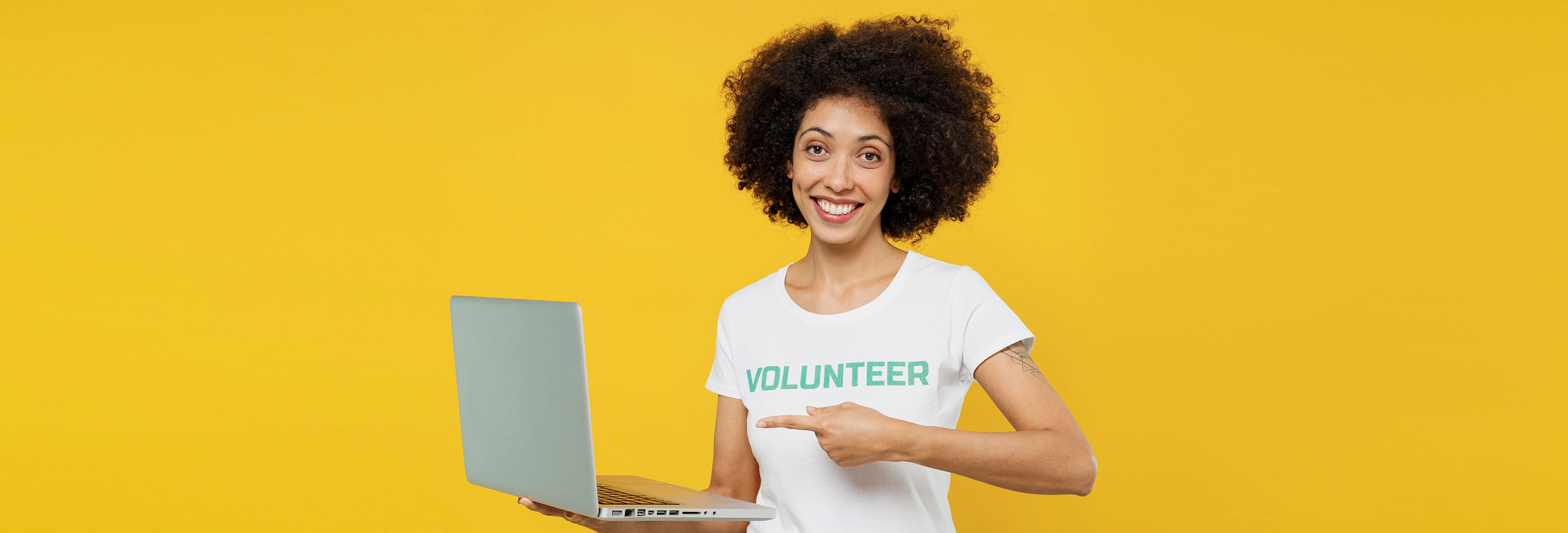 Woman pointing to a laptop